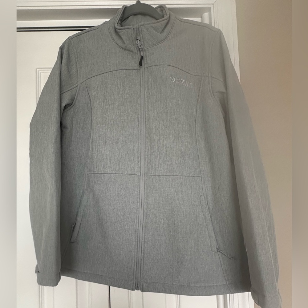 Magellan Outdoors Women’s Hickory Canyon Softshell Jacket. Size‎ L.
